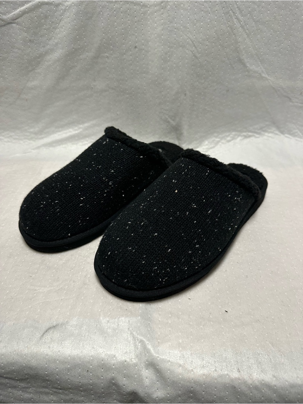 Cozy Slip-On Women's Slippers in Black